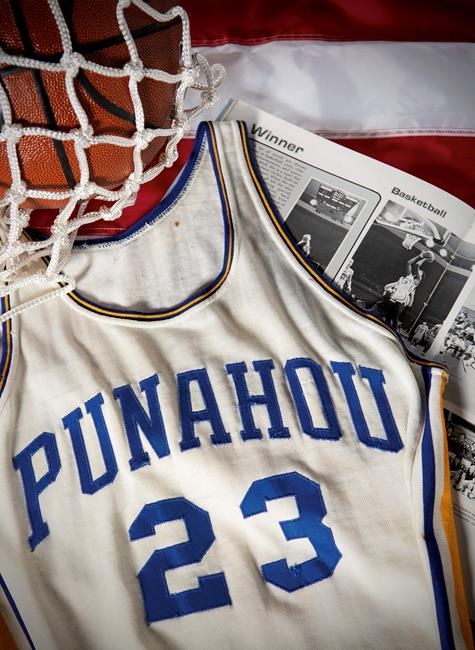 Bidders vie for Obama's high school basketball jersey | iNFOnews.ca Bidders vie for Obama's high school basketball jersey | iNFOnews.ca