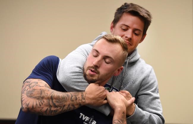 Oregon paramedics get defensive training in wake of attacks | iNFOnews.ca Oregon paramedics get defensive training in wake of attacks | iNFOnews.ca