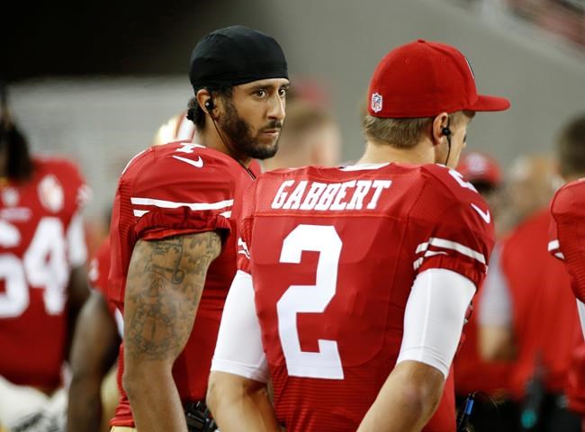 Niners QB Kaepernick refuses to stand for anthem in protest | iNFOnews.ca