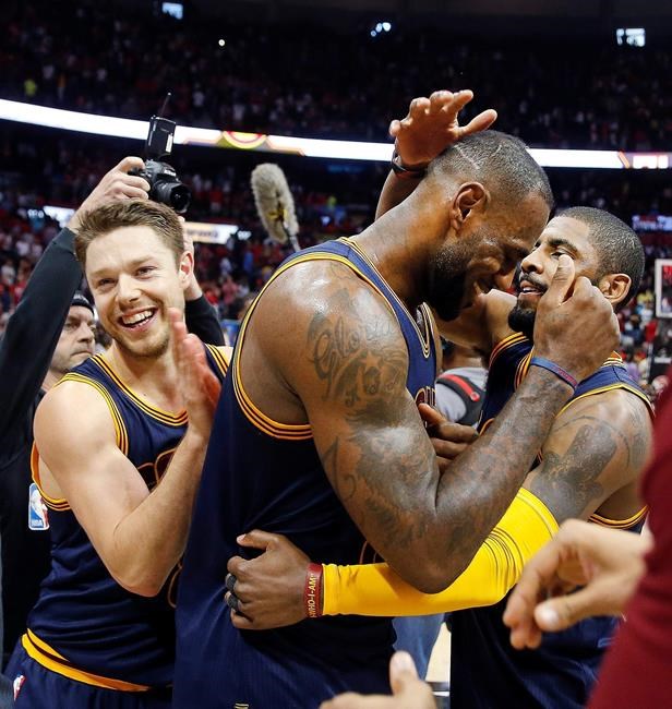Love, James lead Cavs to another sweep, 100-99 over Hawks | iNFOnews.ca