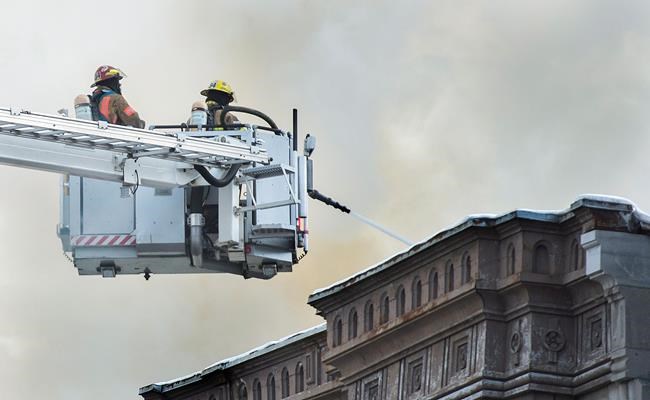 Montreal firefighters battle five-alarm blaze in vacant building near downtown | iNFOnews.ca Montreal firefighters battle five-alarm blaze in vacant building near downtown | iNFOnews.ca