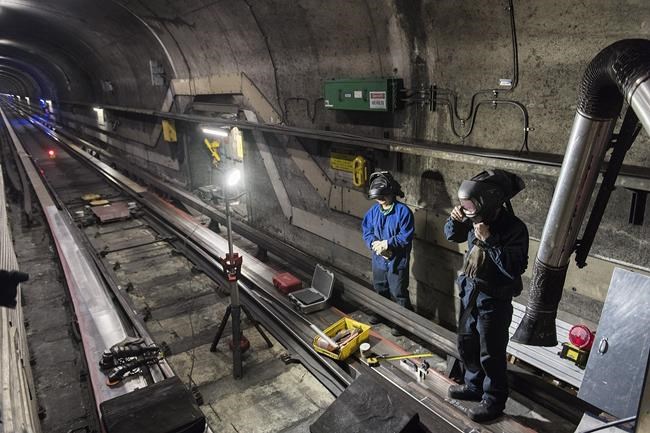 While Montreal sleeps, every minute counts for subway maintenance workers | iNFOnews.ca