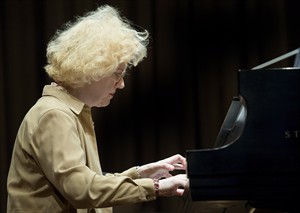 Transgender pianist shunned in U.S., gets career encore in Canada | iNFOnews.ca CP28676873
