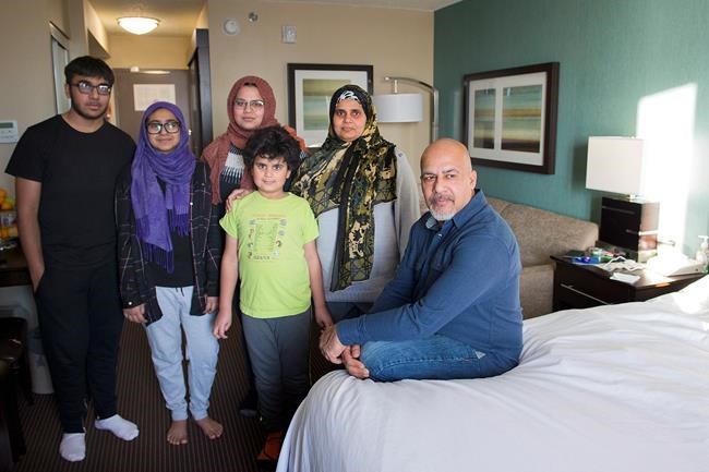 Some Quebec flood victims preparing to spend Christmas in hotel rooms | iNFOnews.ca