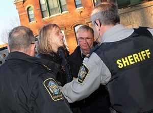 Case of two accused in shopping mall threats case most unusual of career: Crown | iNFOnews.ca CP31930331