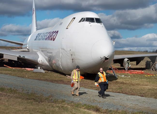 Jet buffeted by winds before overshooting Halifax runway: investigator | iNFOnews.ca