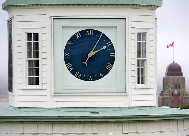 Daylight time comes to an end this weekend -- amid renewed scrutiny | iNFOnews.ca