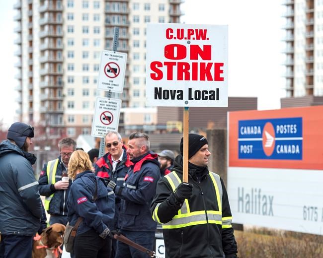 Post office suspends service guarantees as more rotating strikes strand packages | iNFOnews.ca