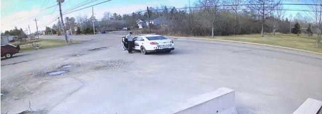 Calls for crackdown on public trade in police gear after N.S. shootings | iNFOnews.ca CP194705442