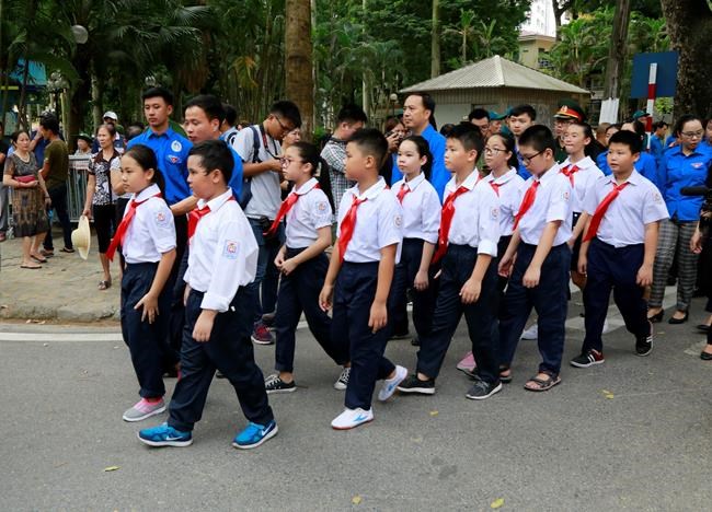 Mourners pay tribute at funeral of Vietnam's late president | iNFOnews.ca