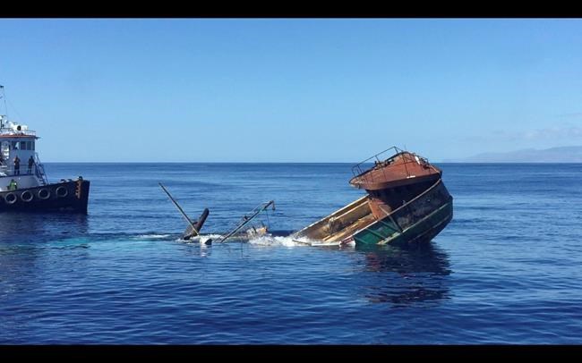 Salvage team sinks fishing boat off Hawaii reef | iNFOnews.ca Salvage team sinks fishing boat off Hawaii reef | iNFOnews.ca