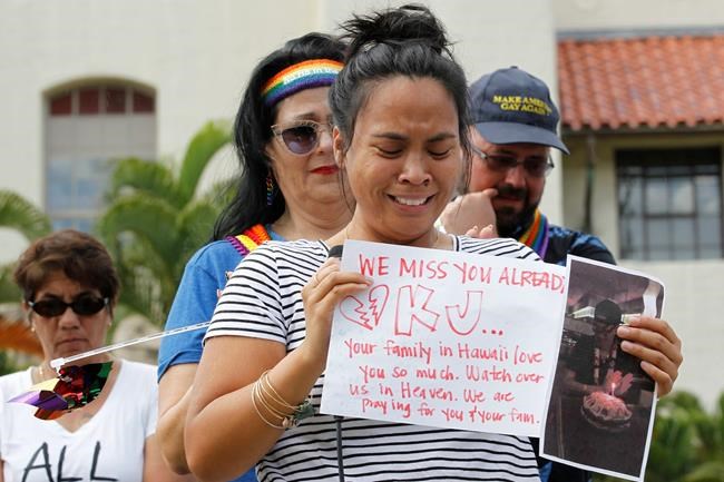 Thousands attend vigils around US for Orlando victims | iNFOnews.ca