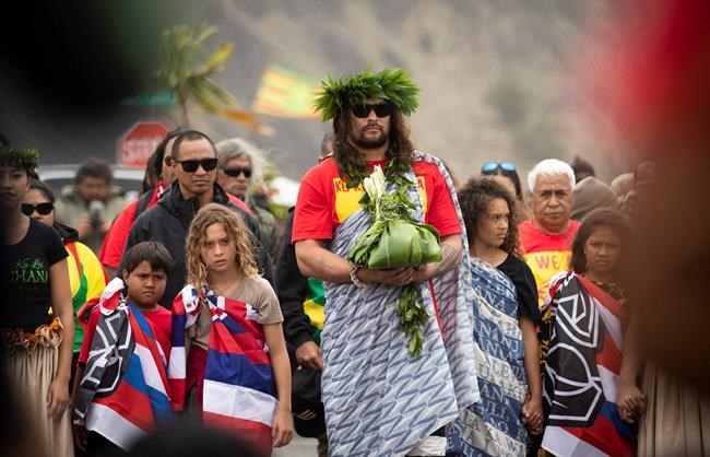 Jason Momoa visits protesters blocking new Hawaii telescope | iNFOnews.ca