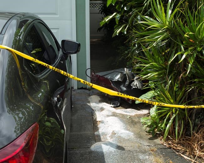 3 dead after tour helicopter crashes in Hawaii suburb | iNFOnews.ca