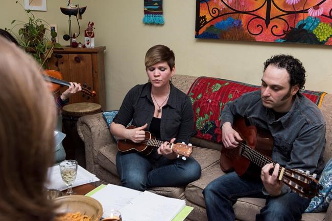 Enduring ukulele trend spawning feel-good strum sessions nationwide | iNFOnews.ca