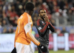 Toronto FC playoff hopes hang by a thread, Vancouver also in need of points | iNFOnews.ca CP30220775