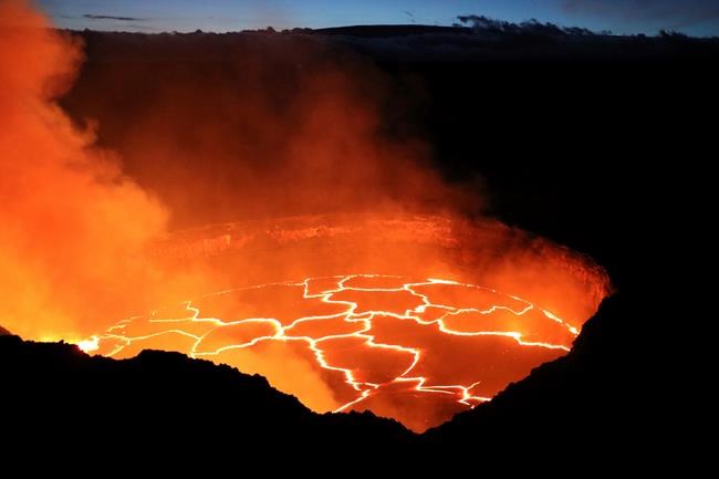 Gurgling lava splashes up Hawaii volcano walls in rare video | iNFOnews.ca Gurgling lava splashes up Hawaii volcano walls in rare video | iNFOnews.ca