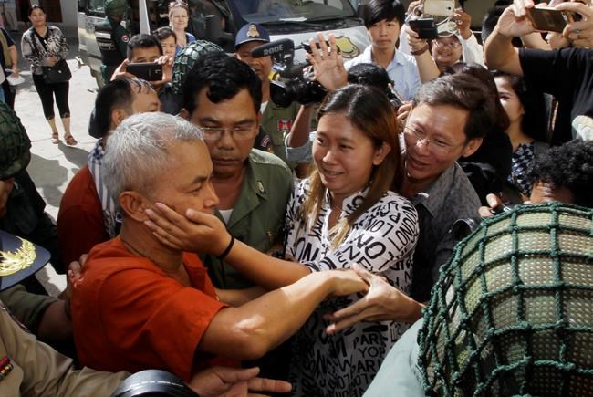 Image of Asia: A greeting before entering court in Cambodia | iNFOnews.ca