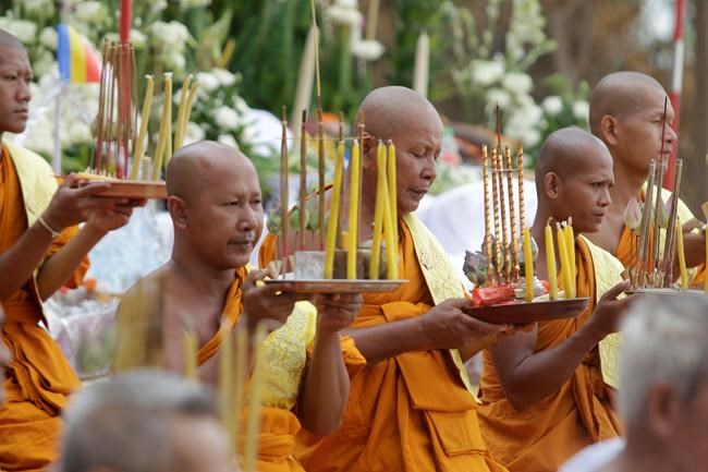 Cambodians ask spirits to help recover statues from river | iNFOnews.ca