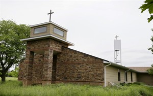 Iowa cross is latest attempt at stealth cellphone towers | iNFOnews.ca CP28740547