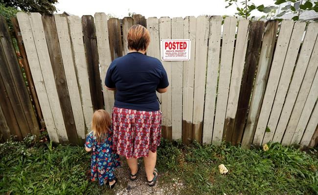 Backyard chicken trend causes spike in infections, 1 fatal | iNFOnews.ca CP1962972668