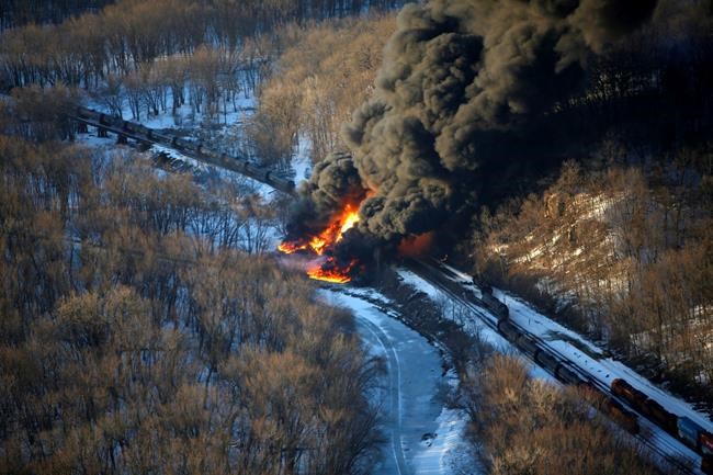Feds requiring regional response teams to oil train wrecks | iNFOnews.ca