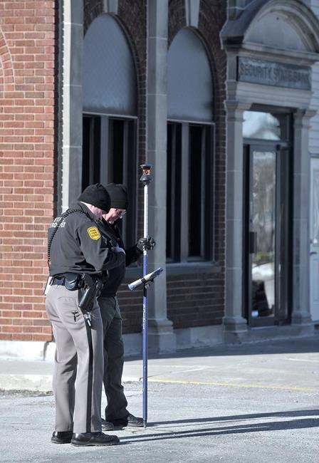 Woman dead, suspect in custody after bank robbery in Iowa | iNFOnews.ca