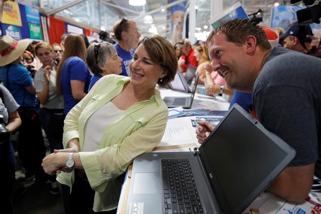Warren wows in Iowa as candidates' sprint to caucuses begins | iNFOnews.ca