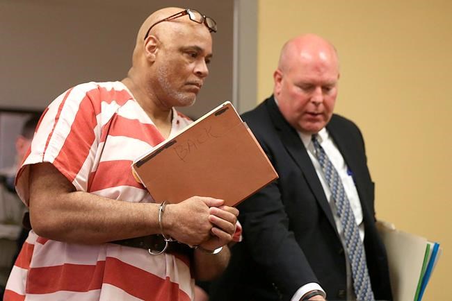 Iowa public defender quits side police job after criticism | iNFOnews.ca CP2010911309