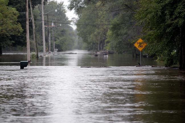 Residents evacuate Cedar Rapids homes ahead of flooding | iNFOnews.ca