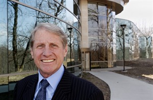 Feds arrest, charge CEO of Iowa-based brokerage firm that is missing $200M in customer funds | iNFOnews.ca CP19410601