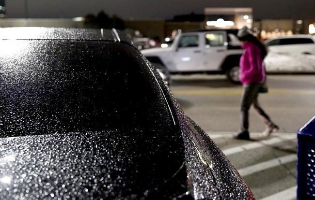 Freezing rain causes power outages, ices Midwest roads | iNFOnews.ca