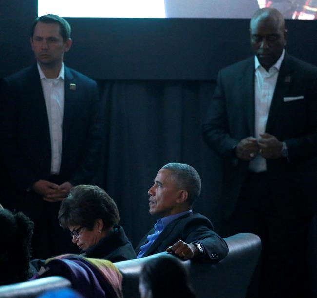 Don't "tweet every thought," Michelle Obama tells youths | iNFOnews.ca