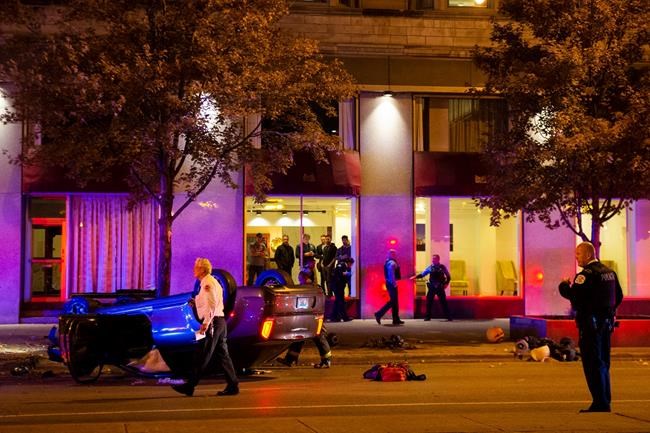 Police: Shooting inside moving car in Chicago leaves 2 dead | iNFOnews.ca