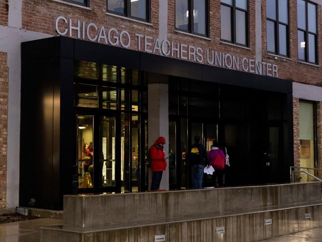 Chicago teachers OK tentative agreement but strike goes on | iNFOnews.ca Chicago teachers OK tentative agreement but strike goes on | iNFOnews.ca