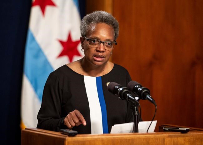 Chicago teachers authorize their leaders to call a strike | iNFOnews.ca CP310388466