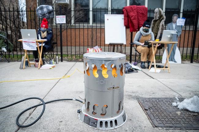 Chicago mayor touts deal with union to reopen schools | iNFOnews.ca