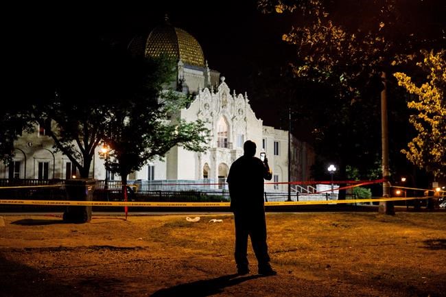 Teen dies in shooting outside Chicago basketball game | iNFOnews.ca