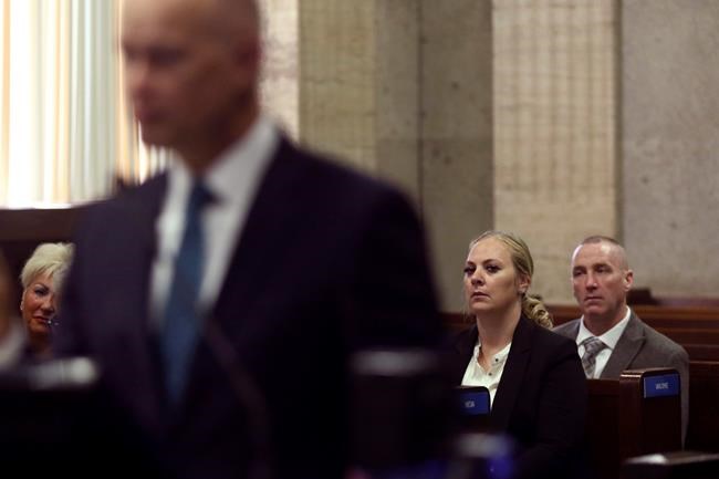 Doctor: Can't determine order of Laquan McDonald's wounds | iNFOnews.ca CP1994646364