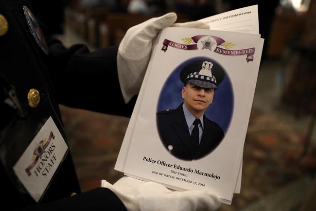 Funeral held for Chicago police officer killed by train | iNFOnews.ca Funeral held for Chicago police officer killed by train | iNFOnews.ca