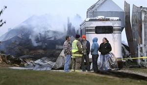 More than 30 horses die in stable fire outside Chicago; distraught owners lay flowers at site | iNFOnews.ca CP30827329