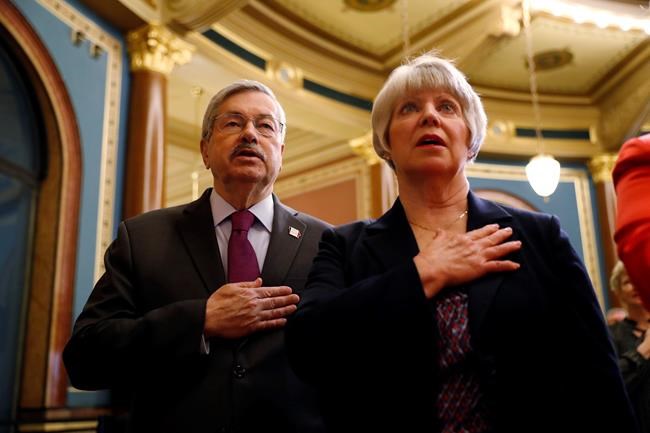 Kim Reynolds sworn in as Iowa's 1st female governor | iNFOnews.ca