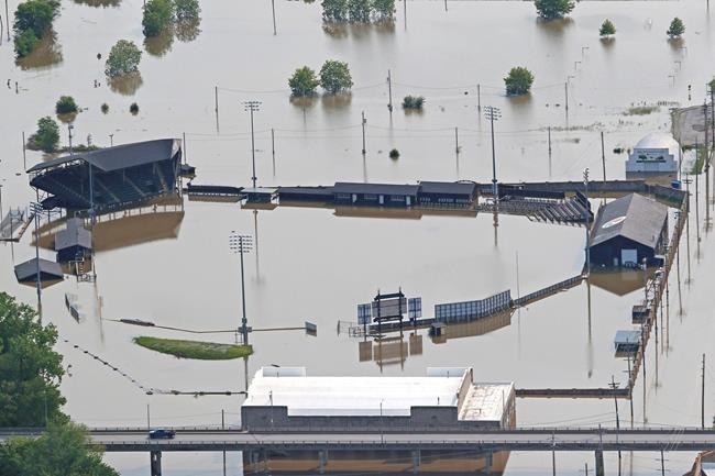 In central US, levee breaches flood some communities | iNFOnews.ca In central US, levee breaches flood some communities | iNFOnews.ca