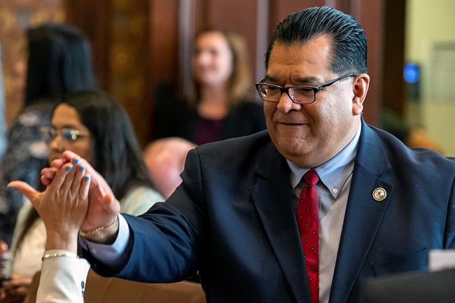 Ex-Illinois lawmaker pleads guilty in red-light bribery case | iNFOnews.ca