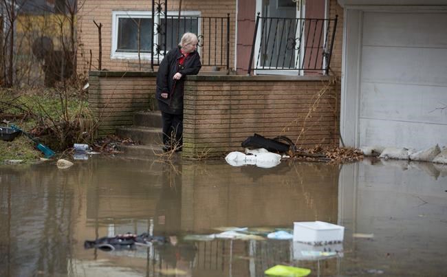 Crews used boats to help residents amid Midwest flooding | iNFOnews.ca