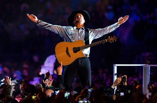 Garth Brooks' concert at Notre Dame success despite weather | iNFOnews.ca