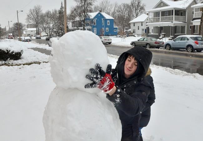 Indiana digs out of weekend snowstorm; warning lifted | iNFOnews.ca