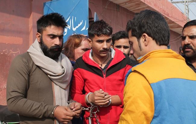 Pakistani police arrest 10 for flogging transgender man | iNFOnews.ca