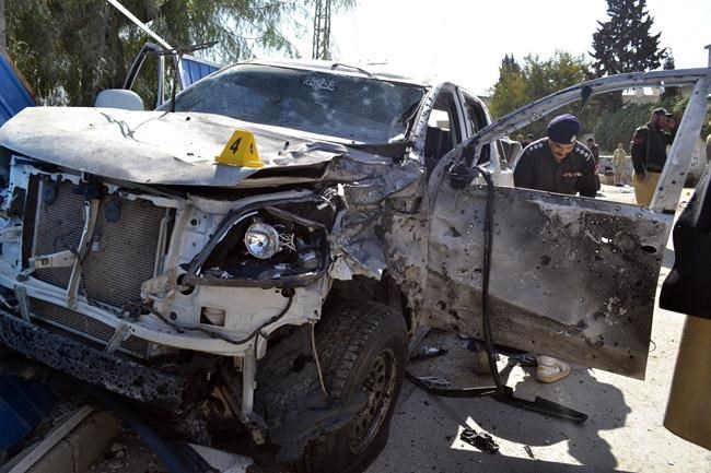 Bomber targeting senior police officer kills 4 in Pakistan | iNFOnews.ca