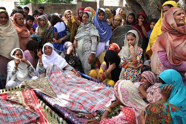 9 dead as India, Pakistan trade fire along Kashmir border | iNFOnews.ca CP1135898560
